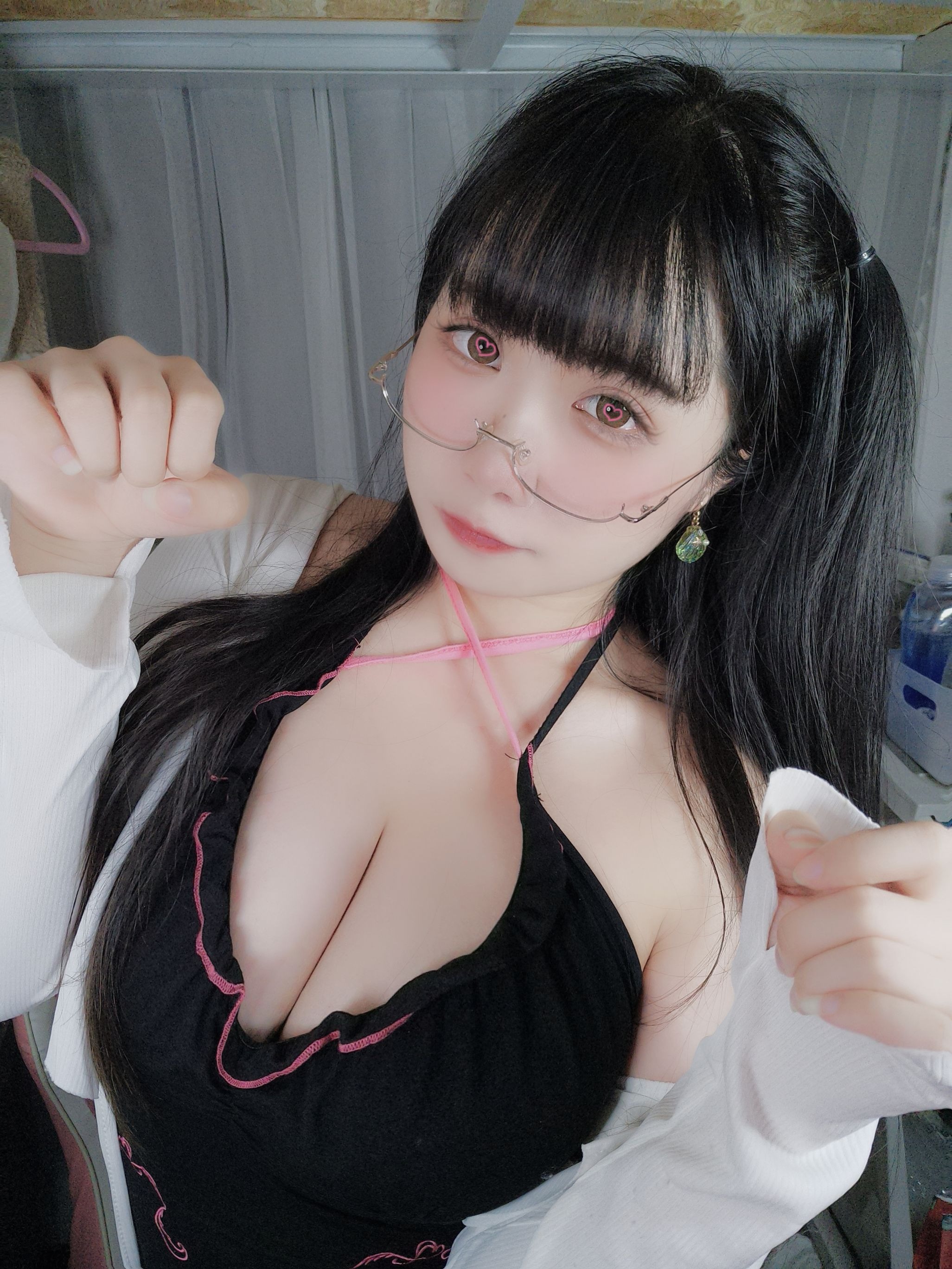 贞子蜜桃 - 心心眼 [10P1V-253MB]