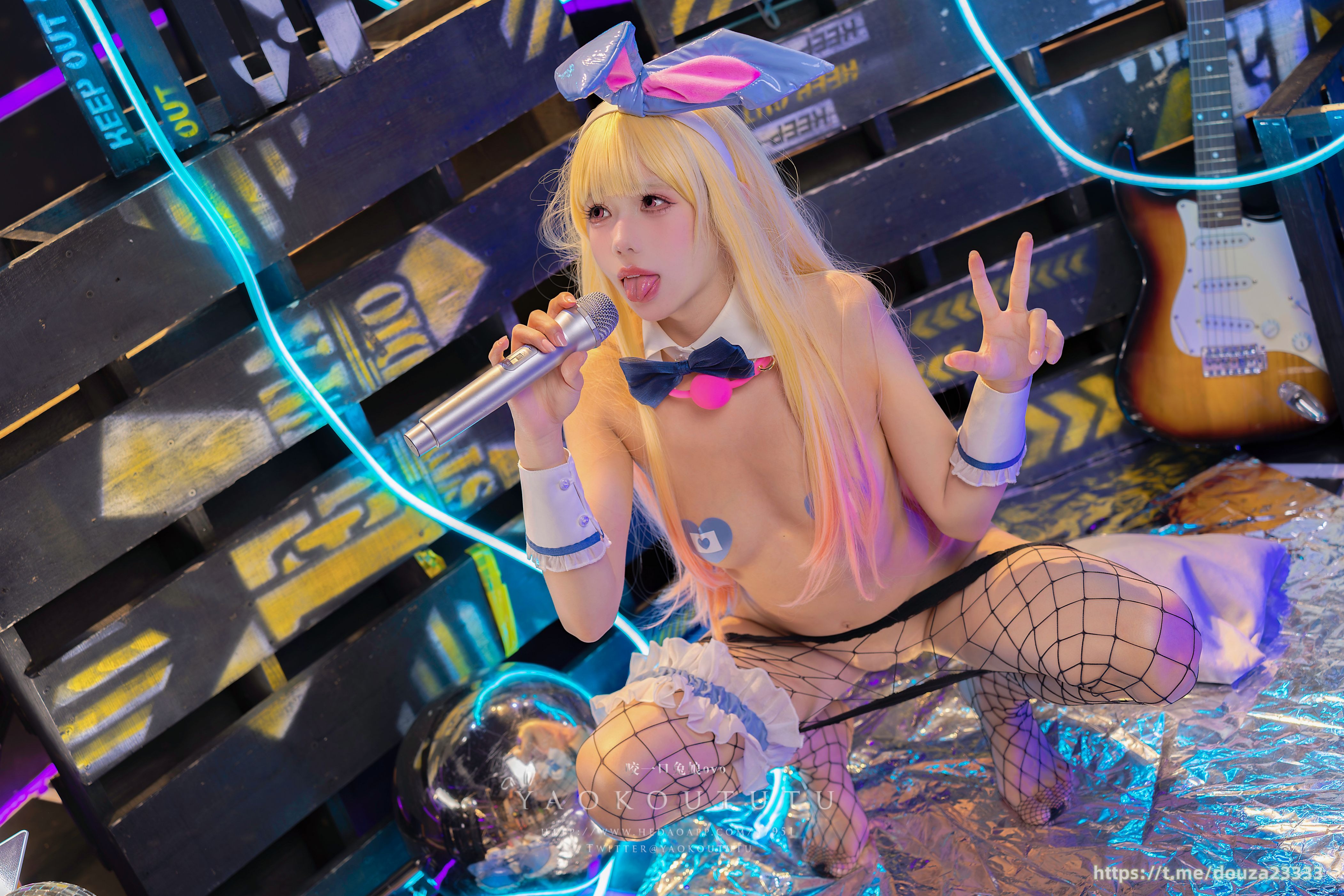 咬一口兔娘-喜多川兔女郎Be-My-Poi